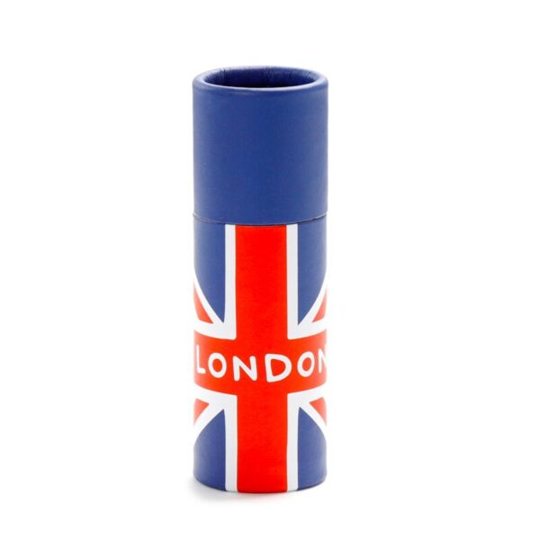 Pastelky s britskou vlajkou.