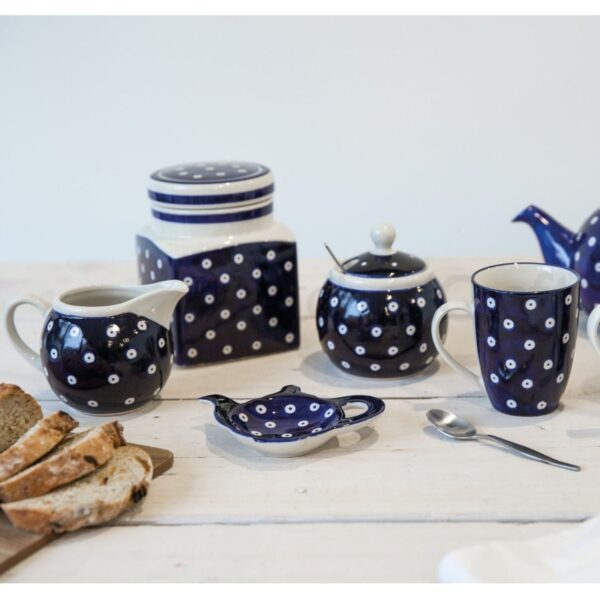 Modrá cukřenka s konvičkou na mléko od London Pottery.