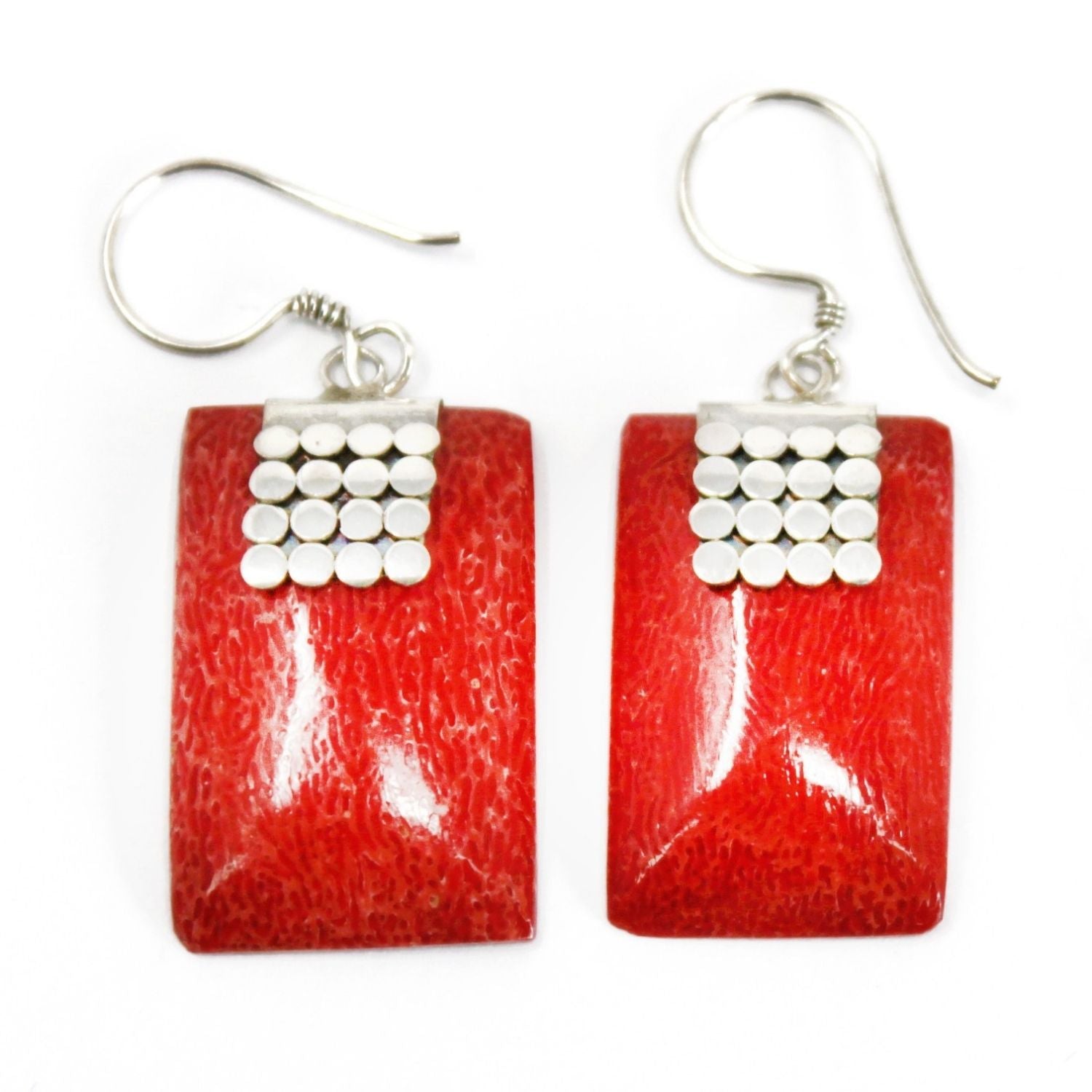 Stříbrné náušnice s červenou pryskyřicí OBDÉLNÍČKY.